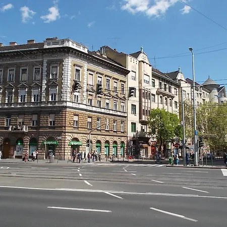 Serena Near Boulvard With Ac شقة بودابست