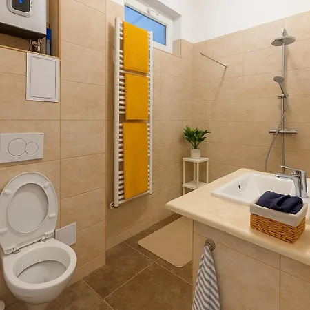 Serena Near Boulvard With Ac * بودابست